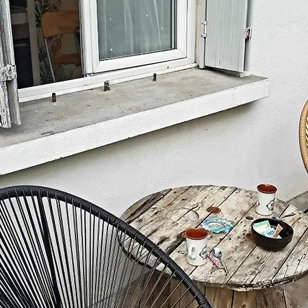 Studio Confortable Terrasse & Gare Et Centre 10 Min A Pied * نيم