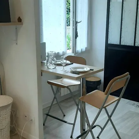 شقة Studio Confortable Terrasse & Gare Et Centre 10 Min A Pied نيم
