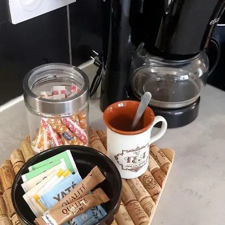 Studio Confortable Terrasse & Gare Et Centre 10 Min A Pied شقة نيم