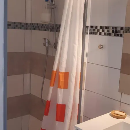 شقة Studio Confortable Terrasse & Gare Et Centre 10 Min A Pied نيم